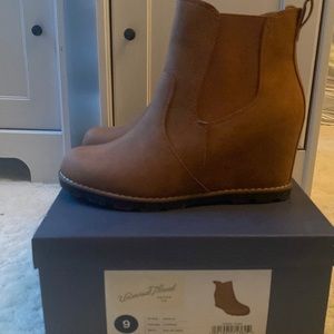 Universal Threads Amalia wedge boots